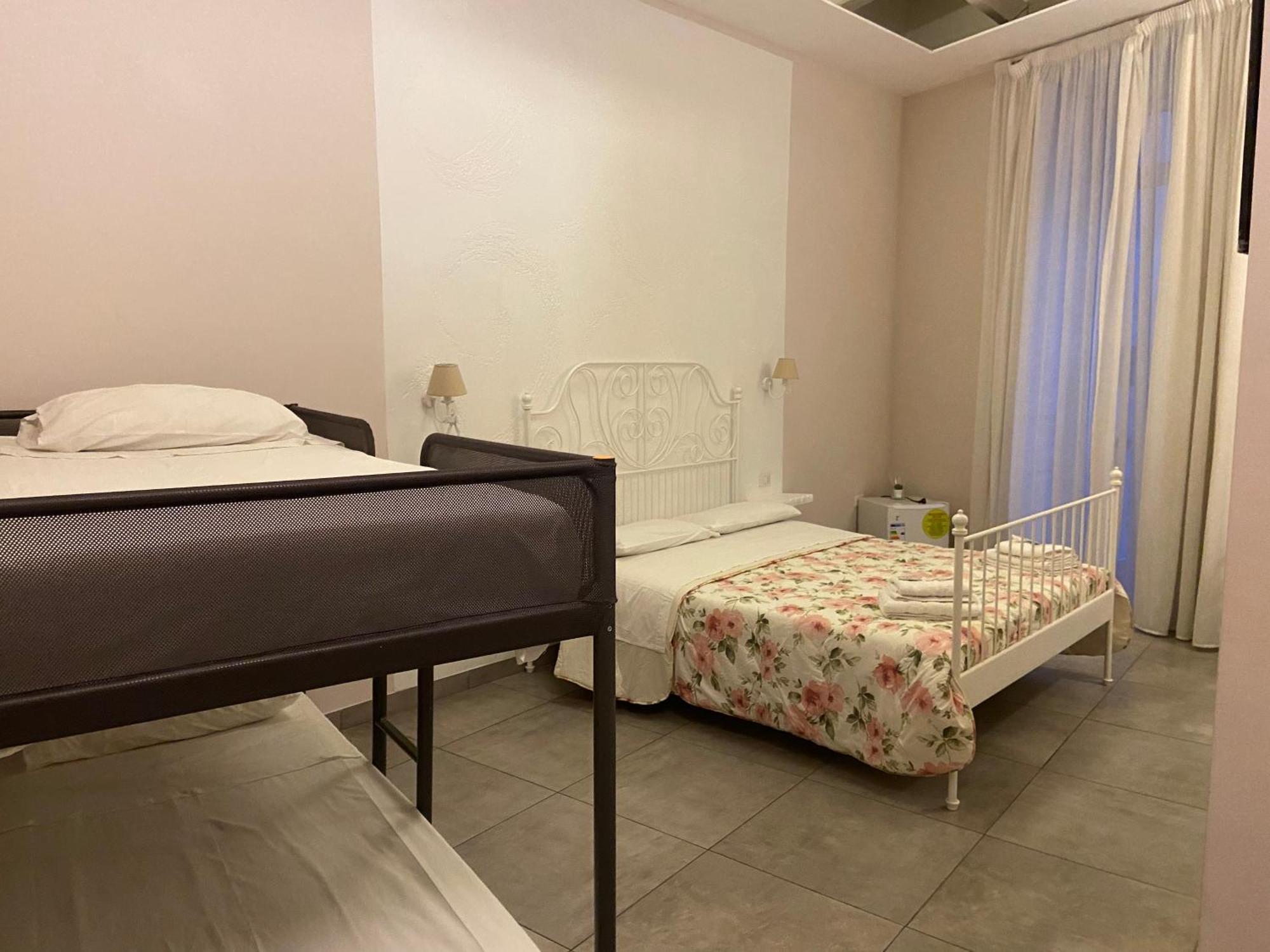 Bed and Breakfast Beb la Gemma Neapel Exterior foto