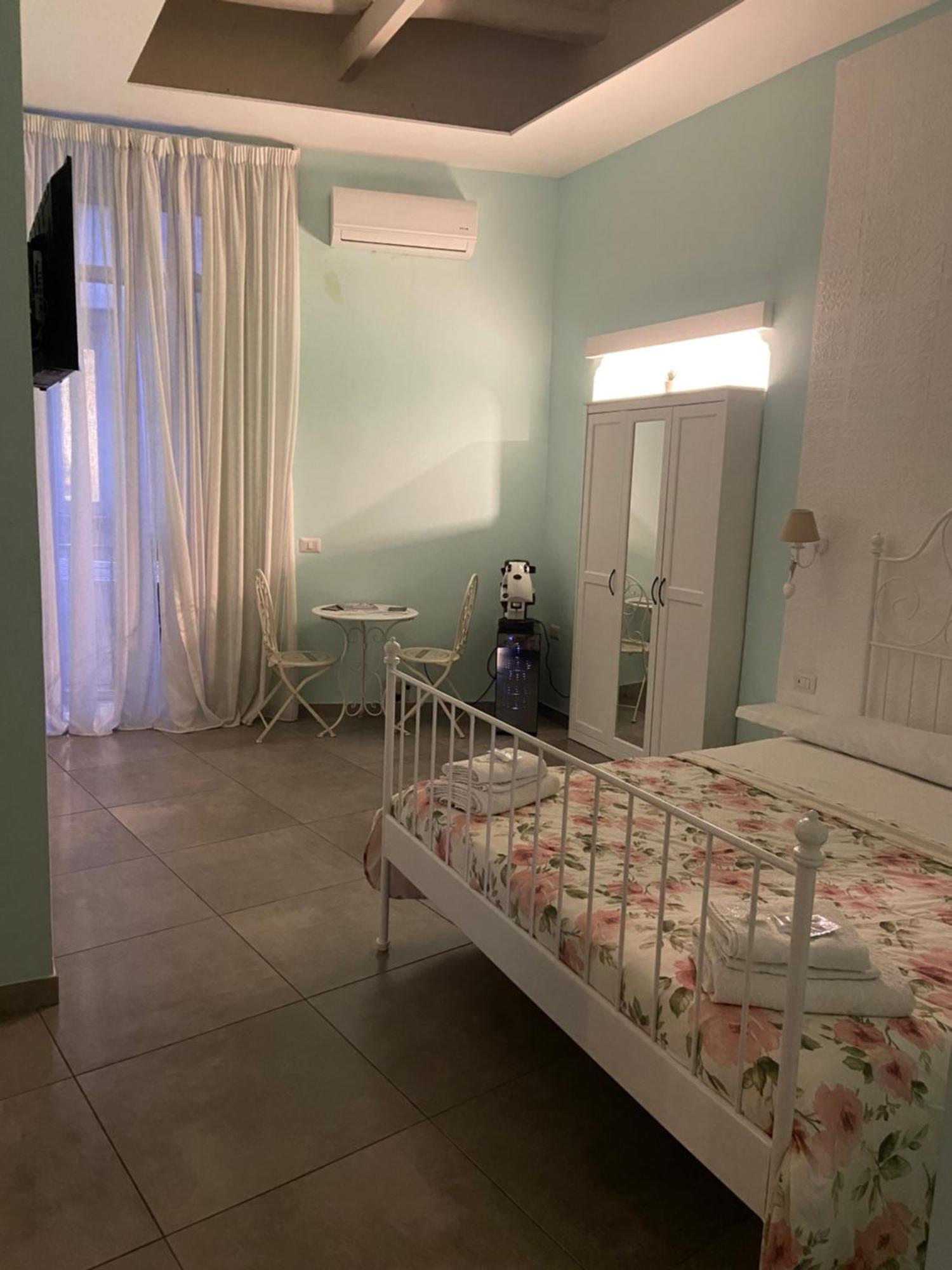 Bed and Breakfast Beb la Gemma Neapel Exterior foto